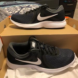 Nike shoes Revolution